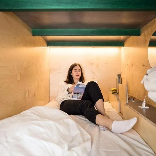 Green Marmot Capsule Hotel Genève - Self check-in, hotel in Geneva