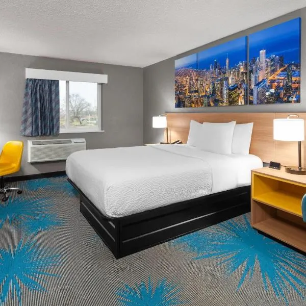 Days Inn by Wyndham Waukegan Great Lakes-Free Breakfast and Naval Base Shuttle – hotel w mieście Waukegan