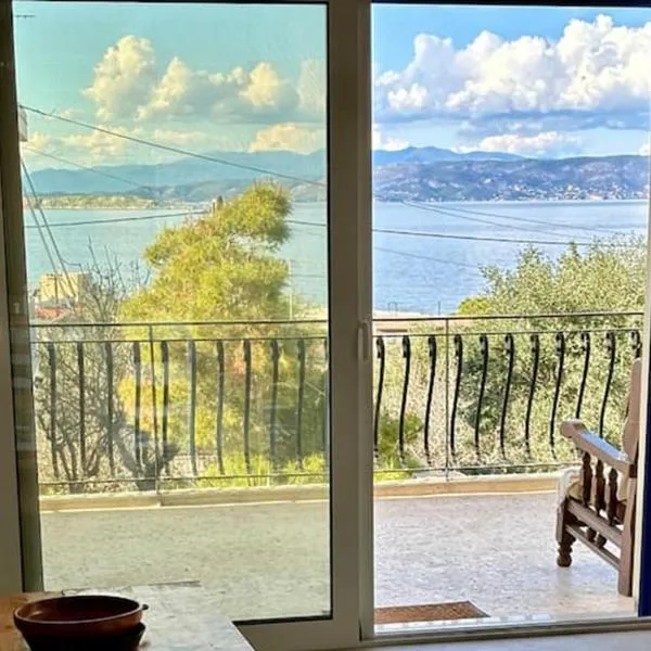 Vila with amazing view near the beach, hotel em Vathí