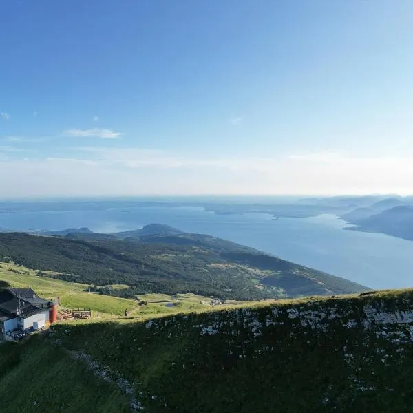 Rifugio Chierego - 1911m, hotel din Brenzone sul Garda