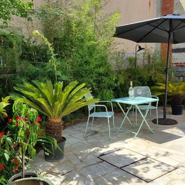 Villa des dames 40m2,jardin fleuri, hotel in Sainte-Savine