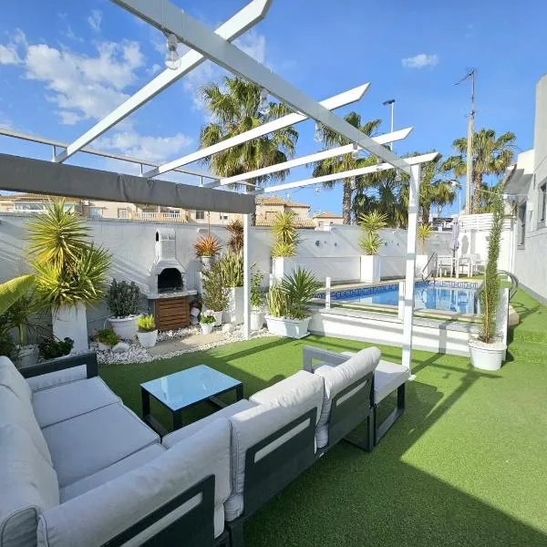 Chalet con Piscina Privada, Aguas Nuevas, Torrevieja, Hotel in Torrevieja
