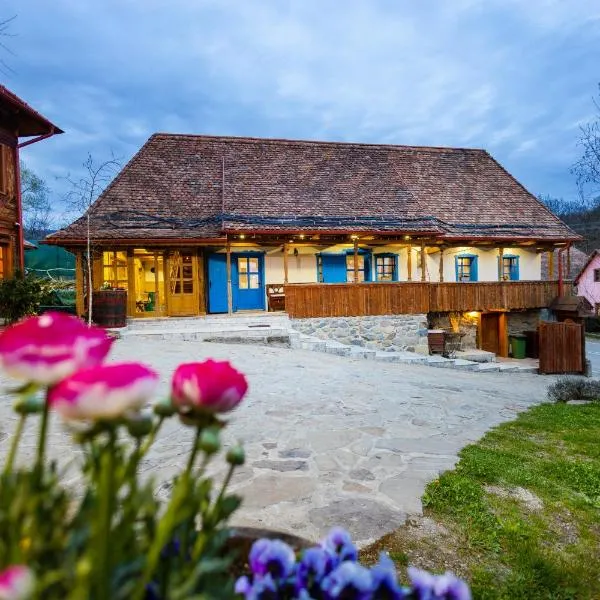 Székelyföld ,Siklódi Kő Vendégház, Tornácosház, hotel en Şiclod