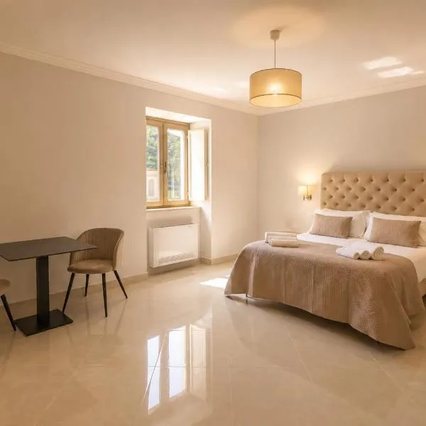 Fenisien Boutique Rooms,孔圖爾西的飯店