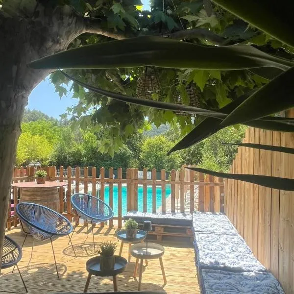 Camping Domaine de la GAUTIERE, hotel di La Penne-sur-lʼOuvèze