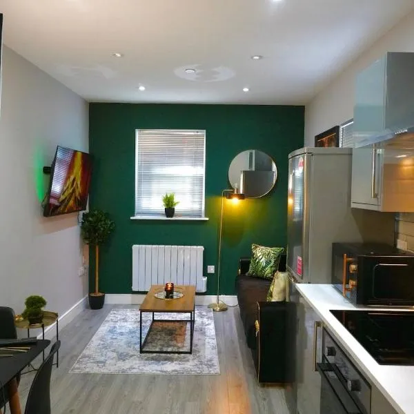 The Noir Suite Luxury City Centre Flat: Newport şehrinde bir otel