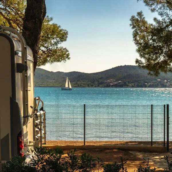 Campsite Ljutić โรงแรมในบีโอกราดนาโมรู