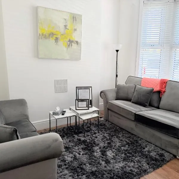 The Cosy Nest Modern - 3BR House - Sleeps 7 - Near City Centre - STARLINK Wi-fi – hotel w Liverpoolu