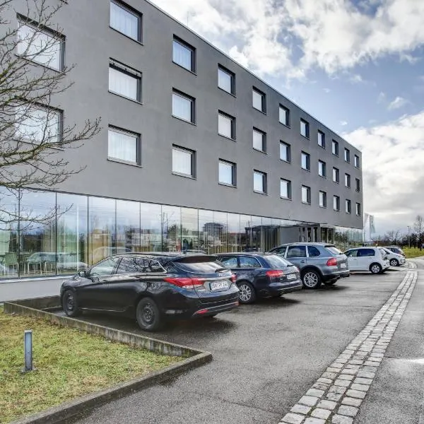 eXo Fly Level 4 Hotel Stuttgart-Flughafen, hotel sa Ostfildern