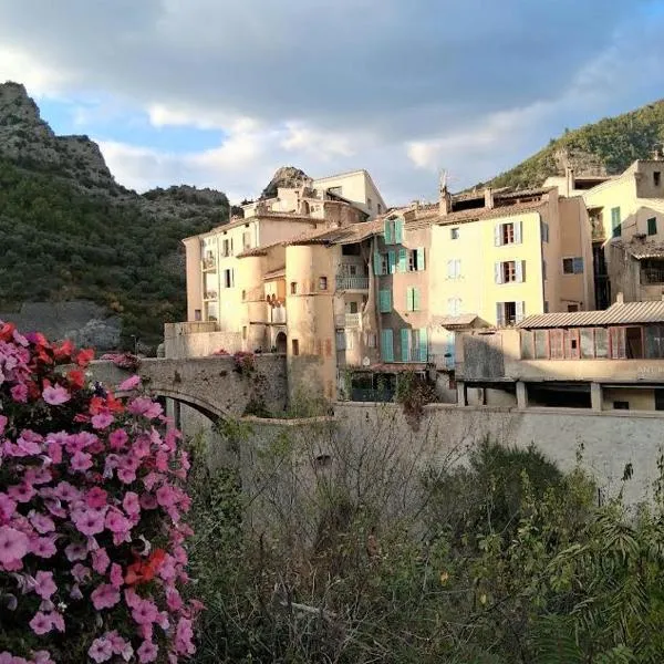 Les chambres d'hôtes de la Galerie d'Aqui, hotel en Entrevaux