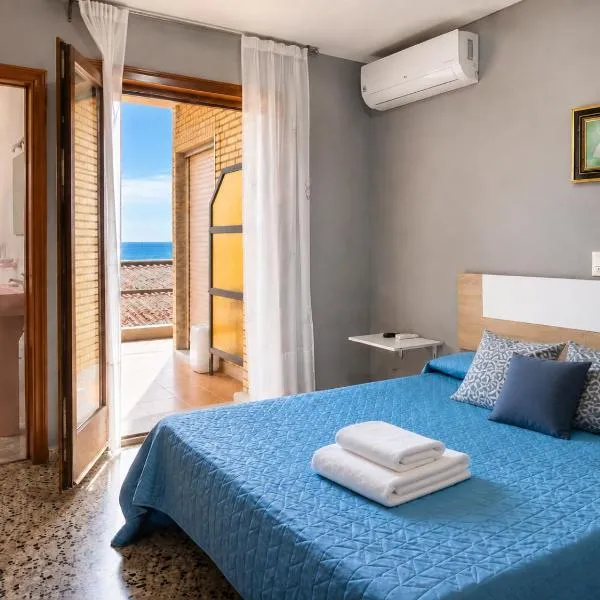 Vacansis Habitaciones de Hostal a Primera linea de playa en Cullera, hotel in Cullera
