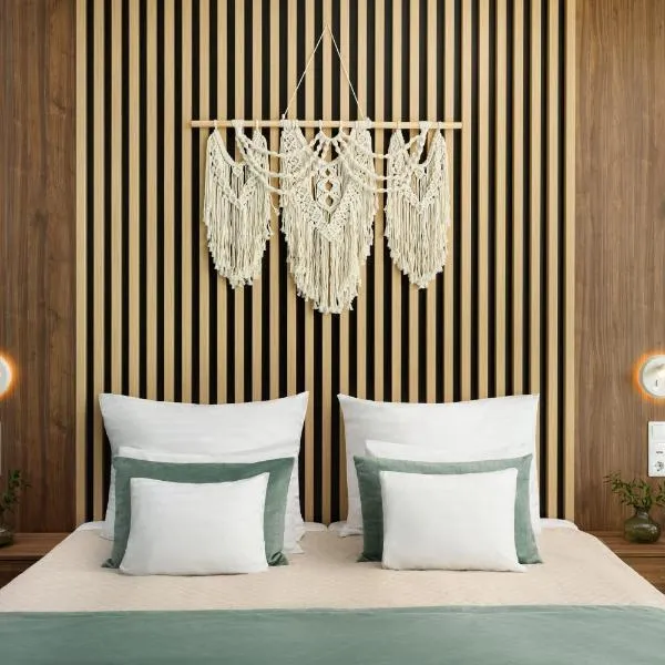 Evergreen Health Longevity Residence, hotelli kohteessa Kehidakustány