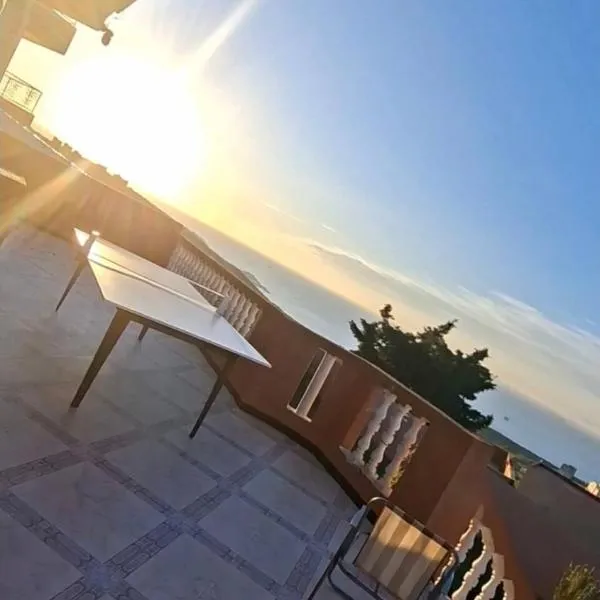 Vue sur Mer Panorama Villa accès Plage, Hotel in Ksar es-Seghir