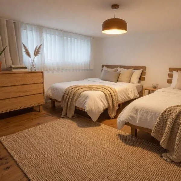 Margalit Luxury Beach Suite - Heated Pool, Jacuzzi, Sauna & BBQ: Gesher HaZiw şehrinde bir otel