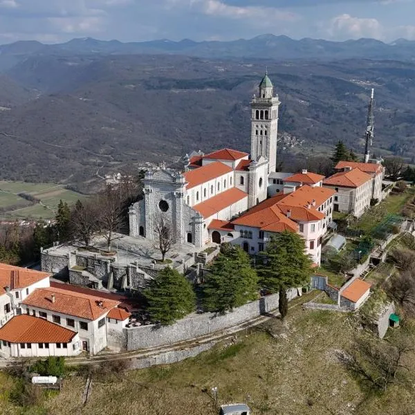 Guesthouse Rajski okusi Sveta Gora, hotelli kohteessa Solkan