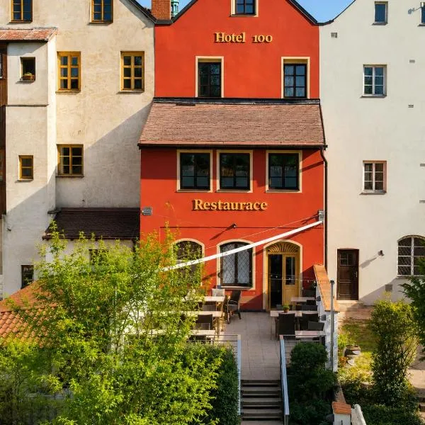 Hotel 100, khách sạn ở Pardubice