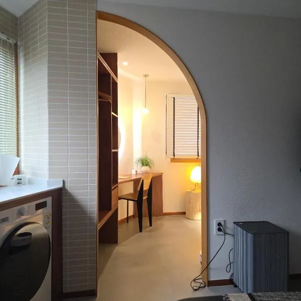 Nakwon Stay 3-Min Walk to Anguk & Jongno 3-ga Stations, hotel in Seoul