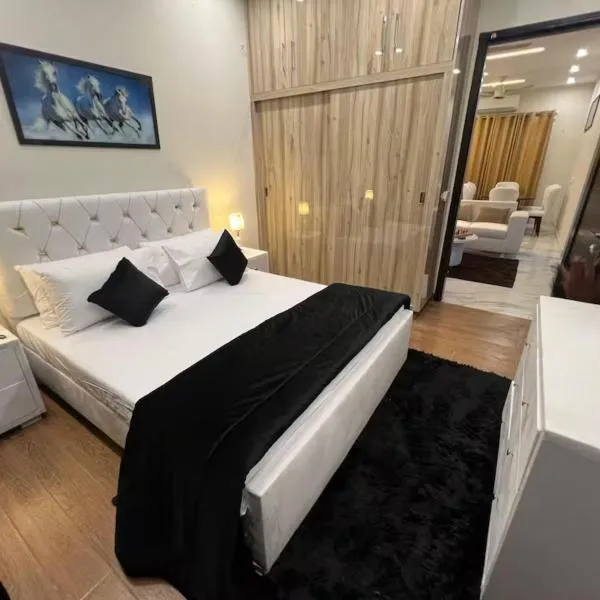 라호르에 위치한 호텔 Luxury 2 Bedroom Apartment with 2 AC & Free Parking