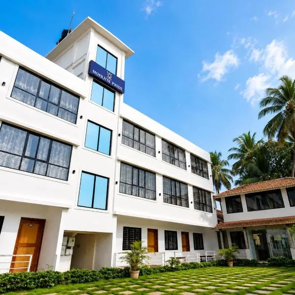 Morjim Pride Hotel with Swimming Pool near Morjim Beach, hotel en Morjim