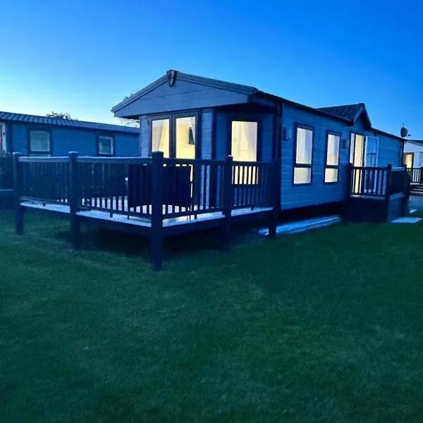 Bridlington Holiday Park Lodge 39 - sleeps 3, hotel in Carnaby