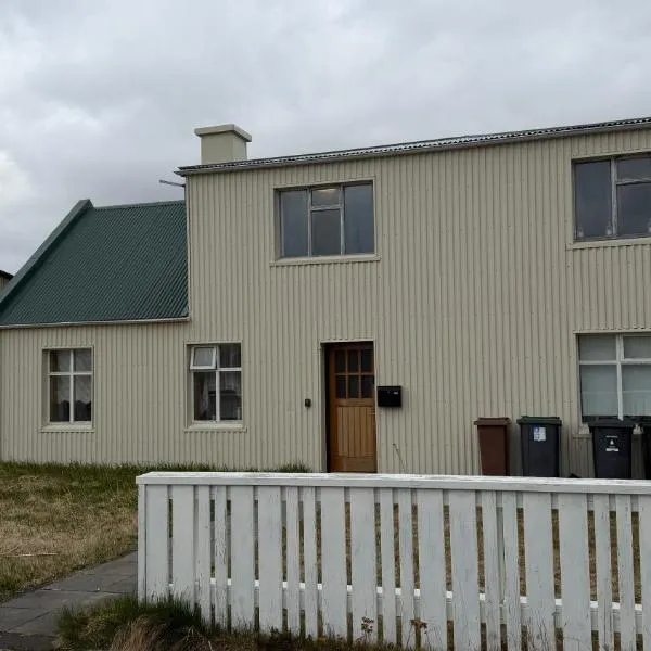Ocean View Guesthouse, hotel a Borgarnes