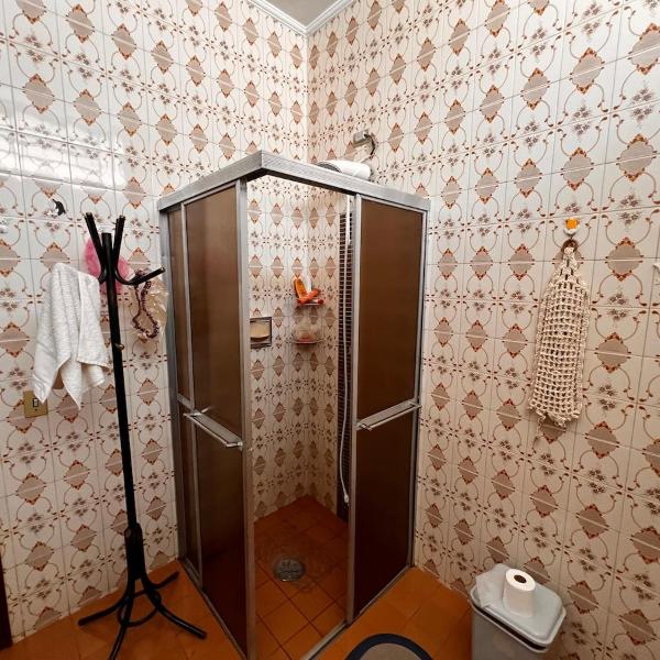 Casa Grande com 3 quartos, 3wcs, Roupa de Cama, garagem e ar na suíte - Foto 3