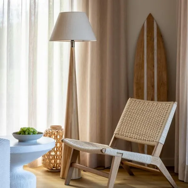 Nordic Zen Beach House - Bali-Inspired Calm, hotelli kohteessa Skulte