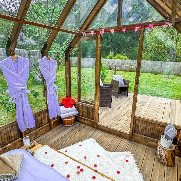 Chalet en verre sous une pluie étoilée, hótel í Lantosque
