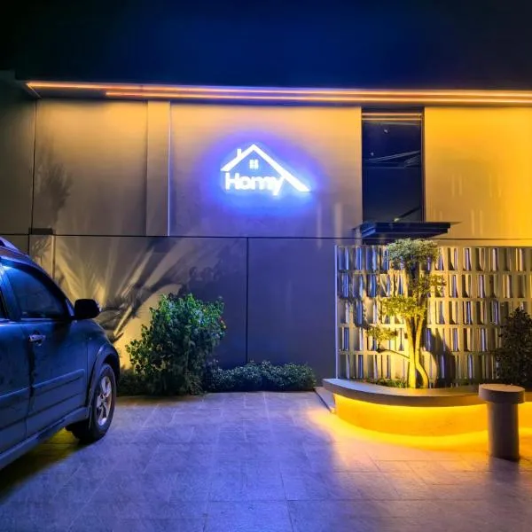 HOMY guesthouse 1 - dekat pintu TOL, hotel v mestu Ciperna
