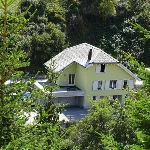 Ferienhaus Grüner Heinrich, hotel v destinaci Andermatt