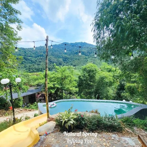 Doc Chill - Mountain View Villa near Hanoi with Spring Infinity Pool, готель у Ханої
