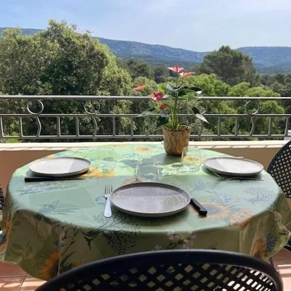 T2 confort résidence Golf Country Club, hotel in Saumane-de-Vaucluse