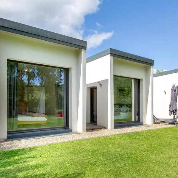 Sitelles Lodge Cube avec spa, Hotel in Concarneau