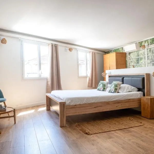 Suite Cotinga, balnéo, bien-être, Parc des Oiseaux, хотел в Вилар-ле-Домб