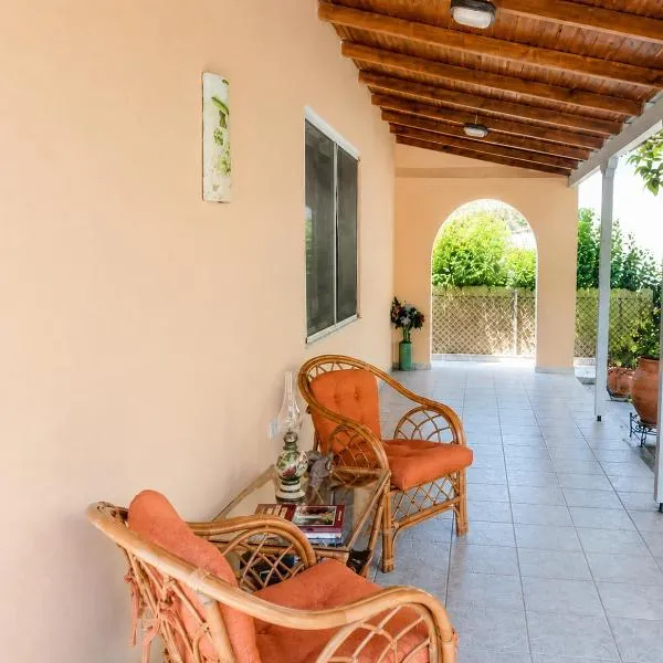 Vicky's Sweet Home - Seaside Retreat in Evia, hotel in Agia Anna