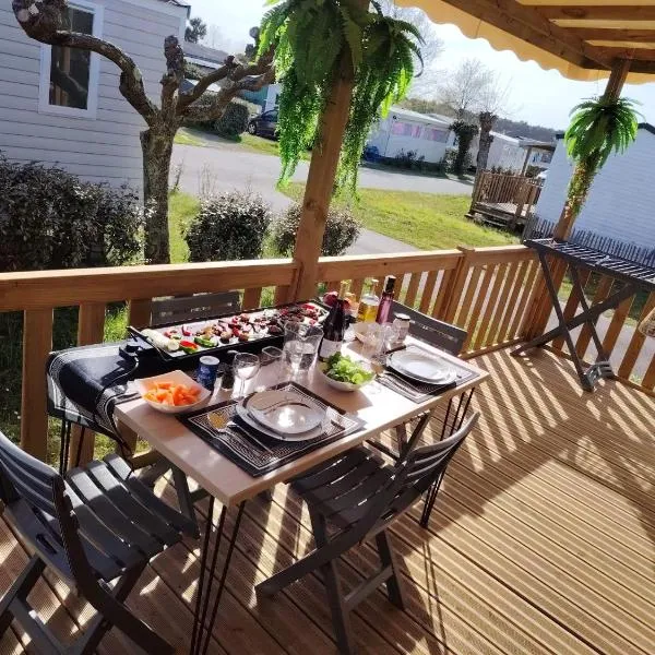 MOBIL-HOME "B27" tout confort avec piscine & lave-linge gratuits, hotel in Mimizan