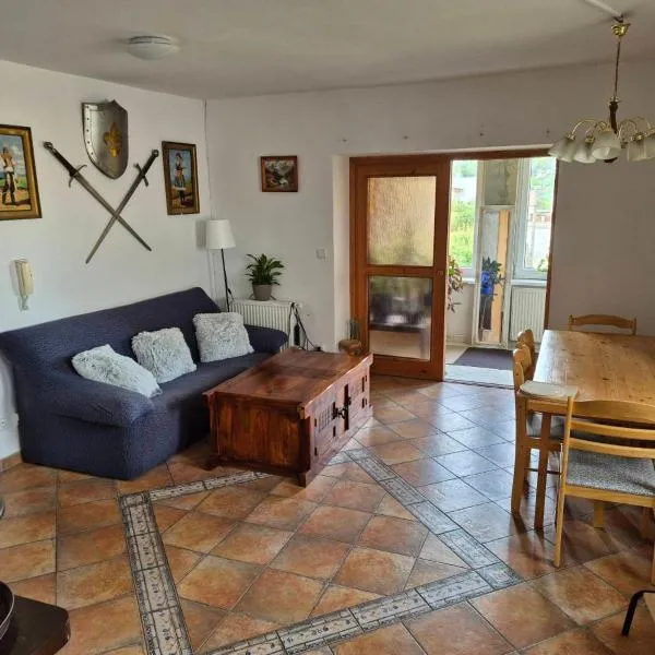 Apartmán u Micky - stylové ubytování Moravské Toskánsko, готель у місті Šardice