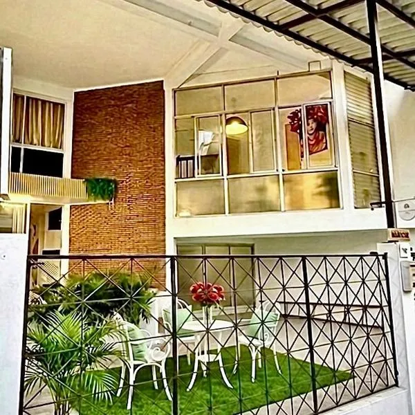Coco House Sukhumvit 1, BTS ploenchit, Hotel in Makkasan