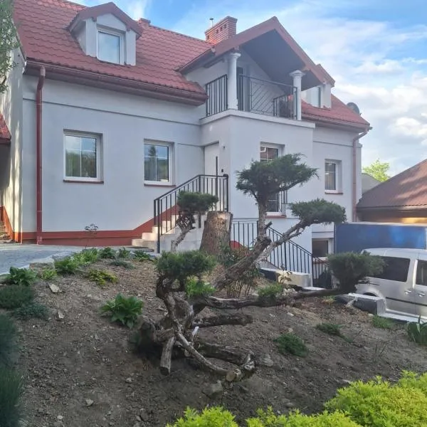Apartamenty Zdrojowe, khách sạn ở Iwonicz-Zdrój