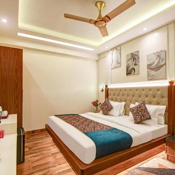 Hotel Le Grand - Walk-in from RK Ashram Metro Station