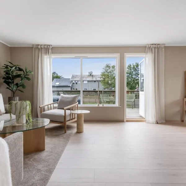 Modern 5BR House - Central - 2,5 Bathroom - Terrace - Parking, hotelli Bodøssä