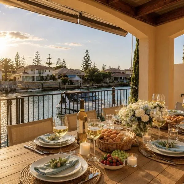 Luxury Canal Retreat Private Jetty -Pet Friendly, hotel in Wannanup