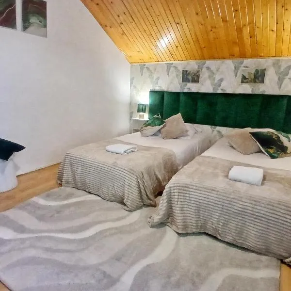 KRK stop near airport, hotell i Cholerzyn