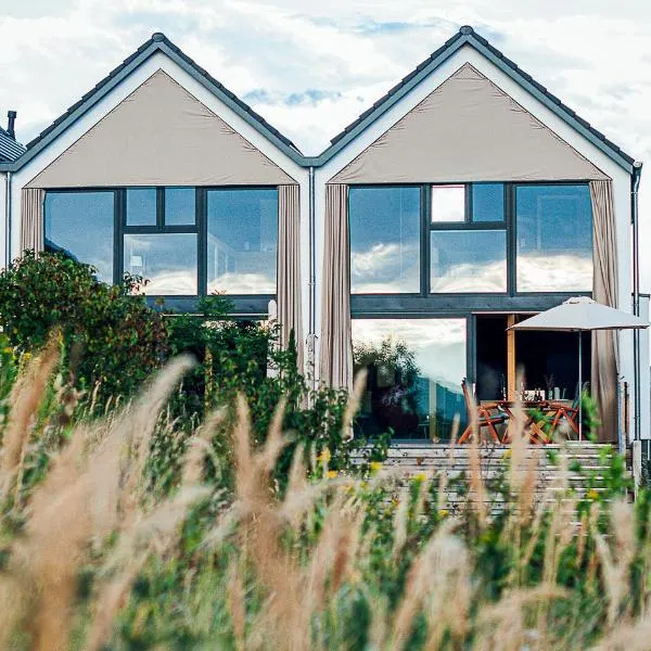 Mosel Chalets - Design-Ferienhäuser - Terrasse und Traumblick, nähe Cochem - Direkt am Weinberg, perfekt zum Wandern - Kinder ab 6 Jahre, מלון בPommern