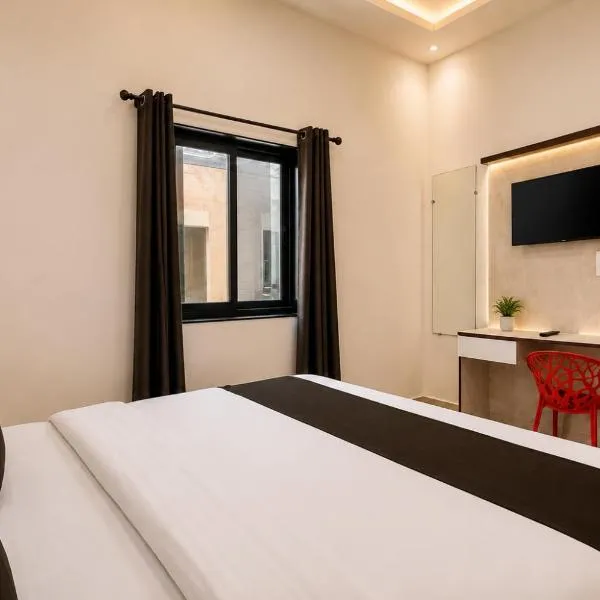 Hotel Shakti Stay - Vrindavan #Near Temples #Couple Friendly #Near Gol Chowk #Family & Deluxe Rooms #Ac Rooms #Lift #Budget Friendly, hotel en Vrindāvan