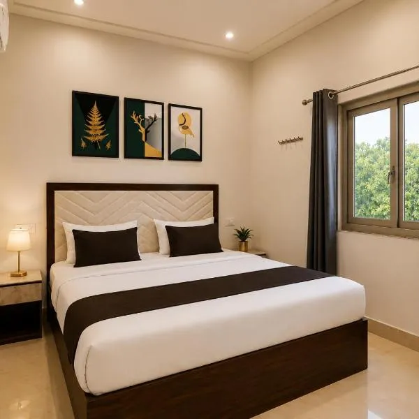 Vrindāvan में, होटल Hotel Shakti Stay - Vrindavan #Near Temples #Couple Friendly #Near Gol Chowk #Family & Deluxe Rooms #Ac Rooms #Lift #Budget Friendly