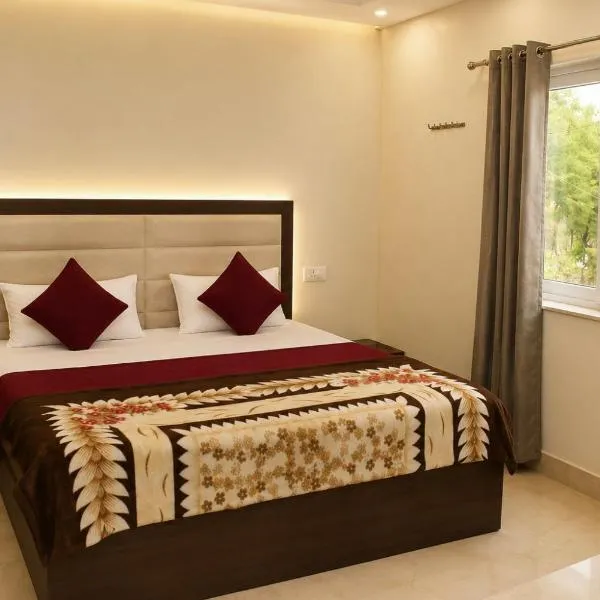 Hotel SSD - A Budget Friendly Hotel #Near Prem Mandir #Lift #Ac Rooms #Near Gol Chowk, hotel en Vrindāvan