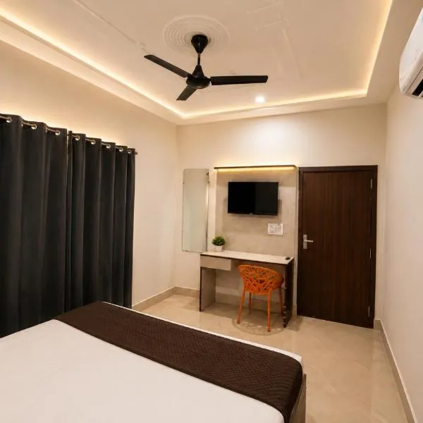 Hotel SSD - A Budget Friendly Hotel #Near Prem Mandir #Lift #Ac Rooms #Near Gol Chowk, hotel en Vrindāvan