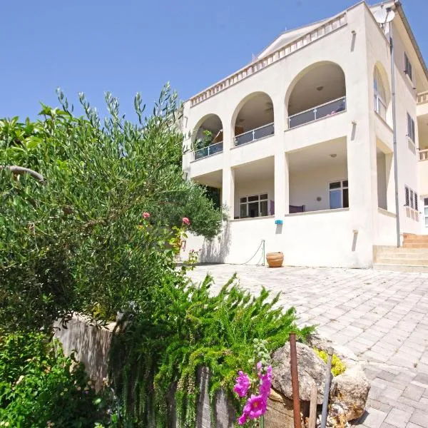Apartmani Villa Antonio โรงแรมในมาคาร์สกา