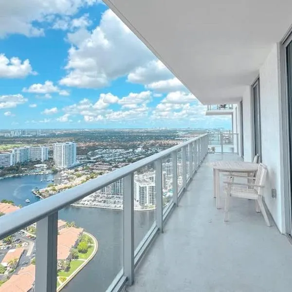 Luxury 3-bedroom with breathtaking view - One free valet parking, hotel i Hollywood